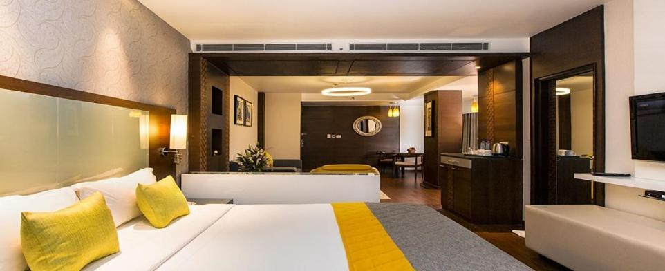Hotel The The Grand Magrath Bangalore Esterno foto